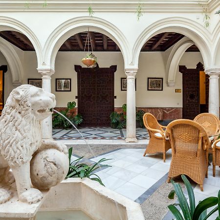 Palacio Marques De La Gomera Hotel Osuna Exterior photo