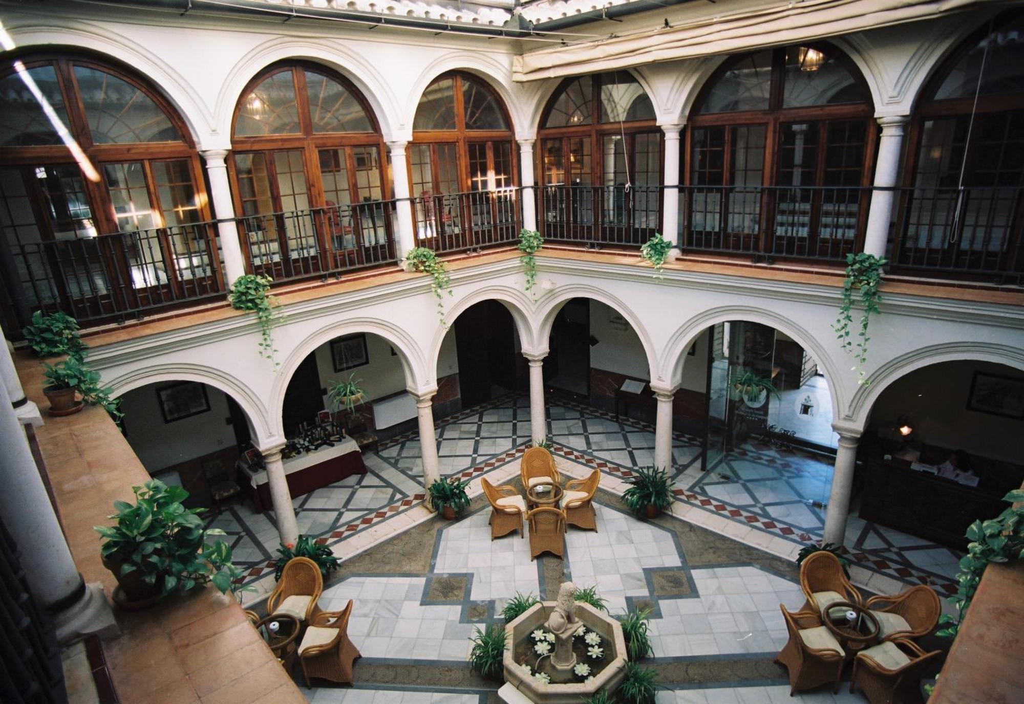 Palacio Marques De La Gomera Hotel Osuna Exterior photo